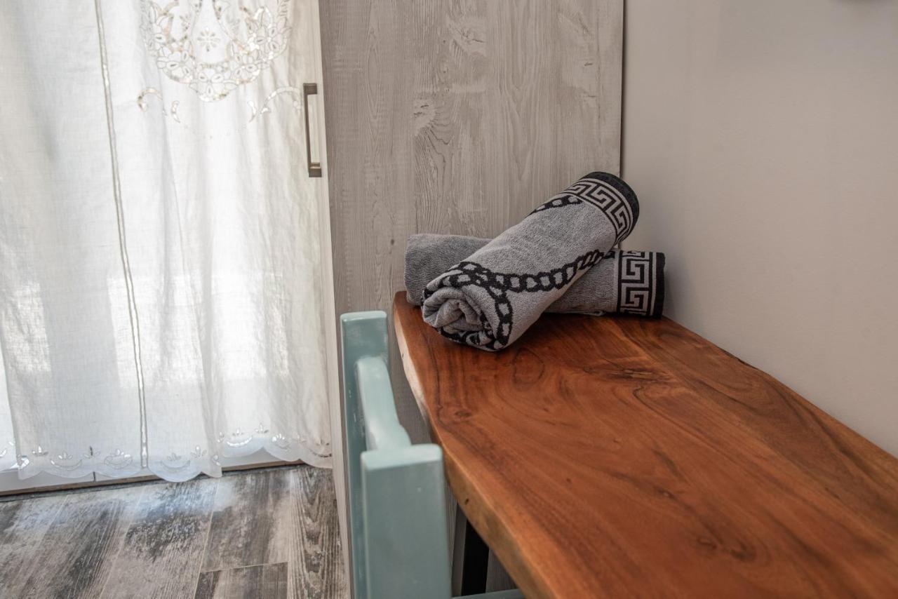 Nausika Rustic Cottage ปาเลโอกัสไตรซา ภายนอก รูปภาพ